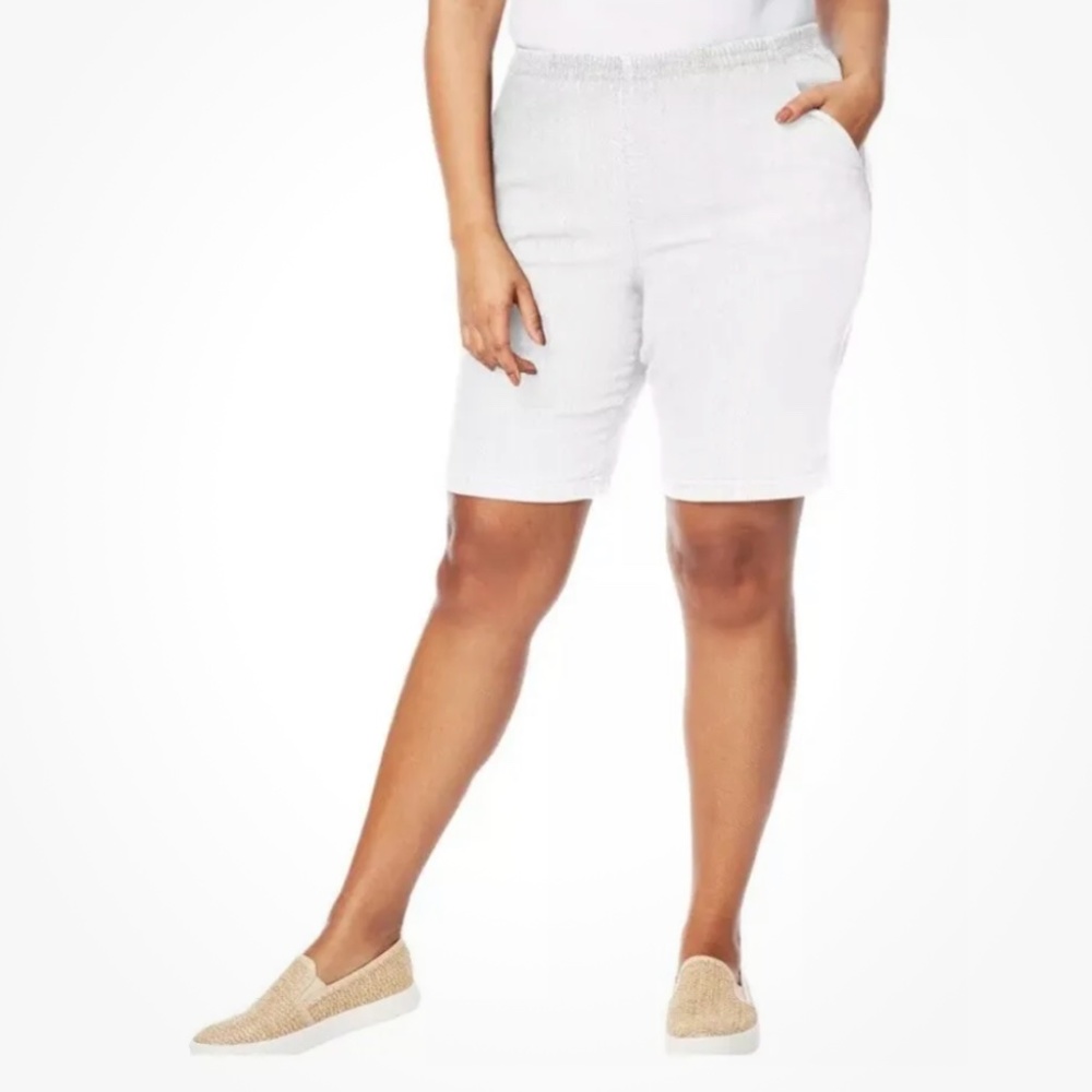 Just My Size Women’s 2 Pocket Pull On White Shorts Size 4X (26W-28W) NEW